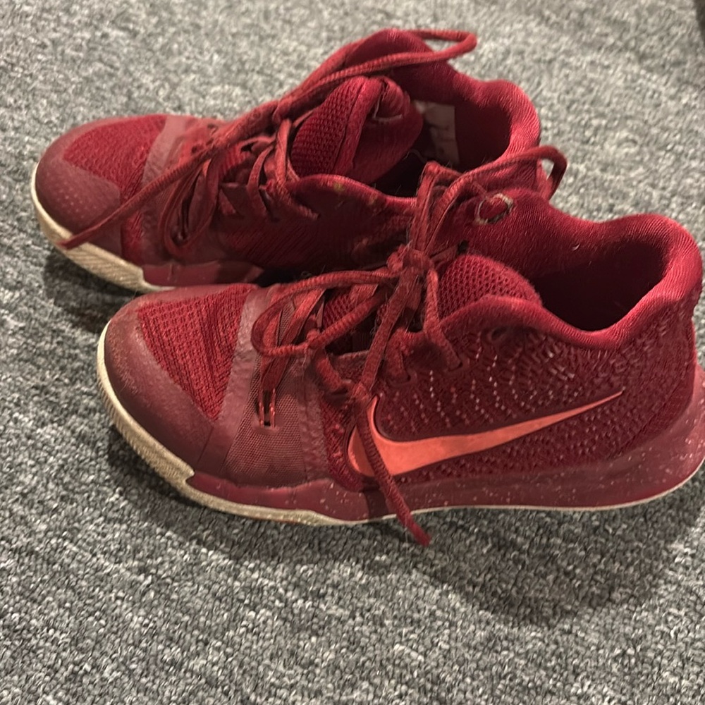 Boys size 2Y Nike shoes